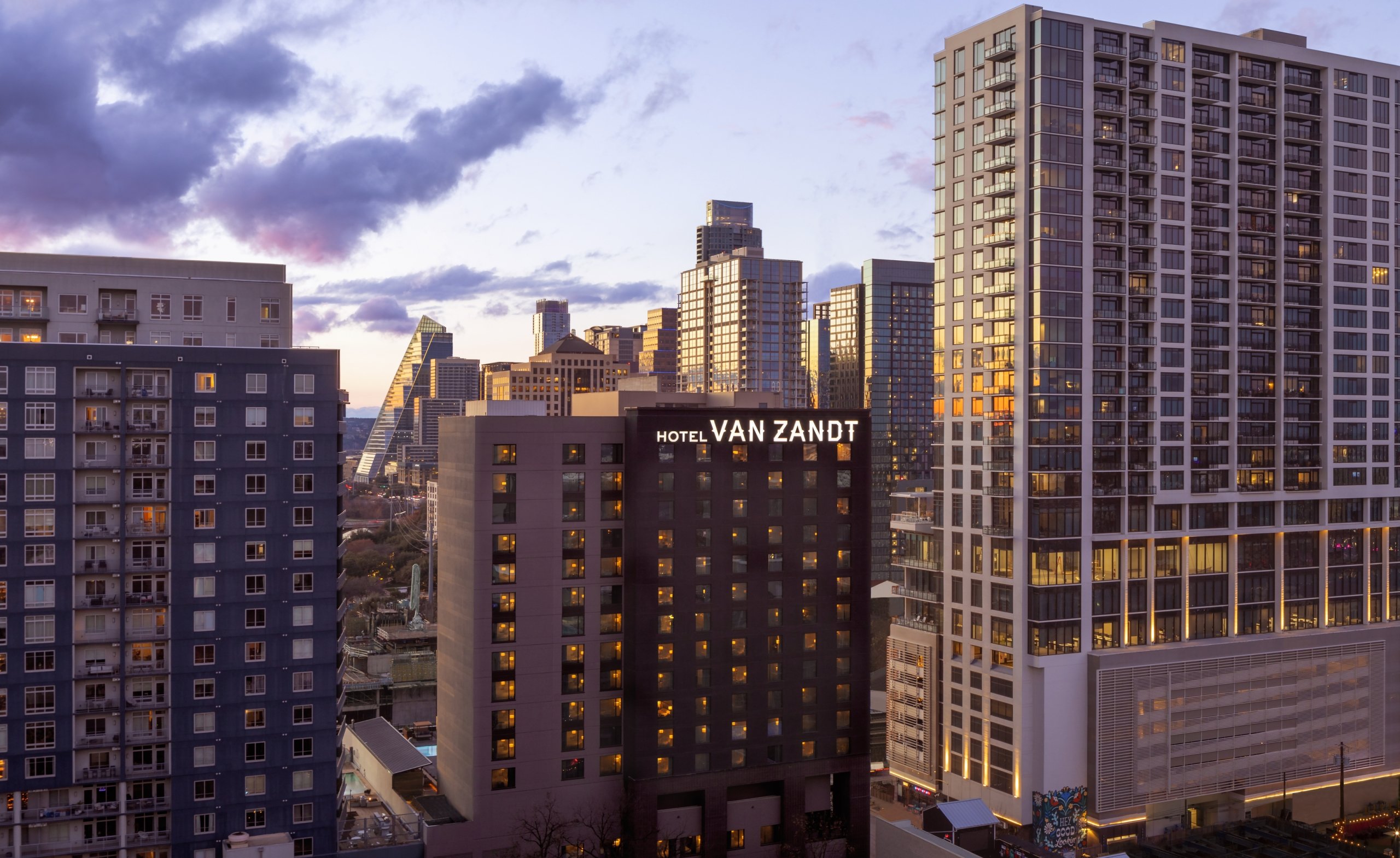www.hotelvanzandt.com